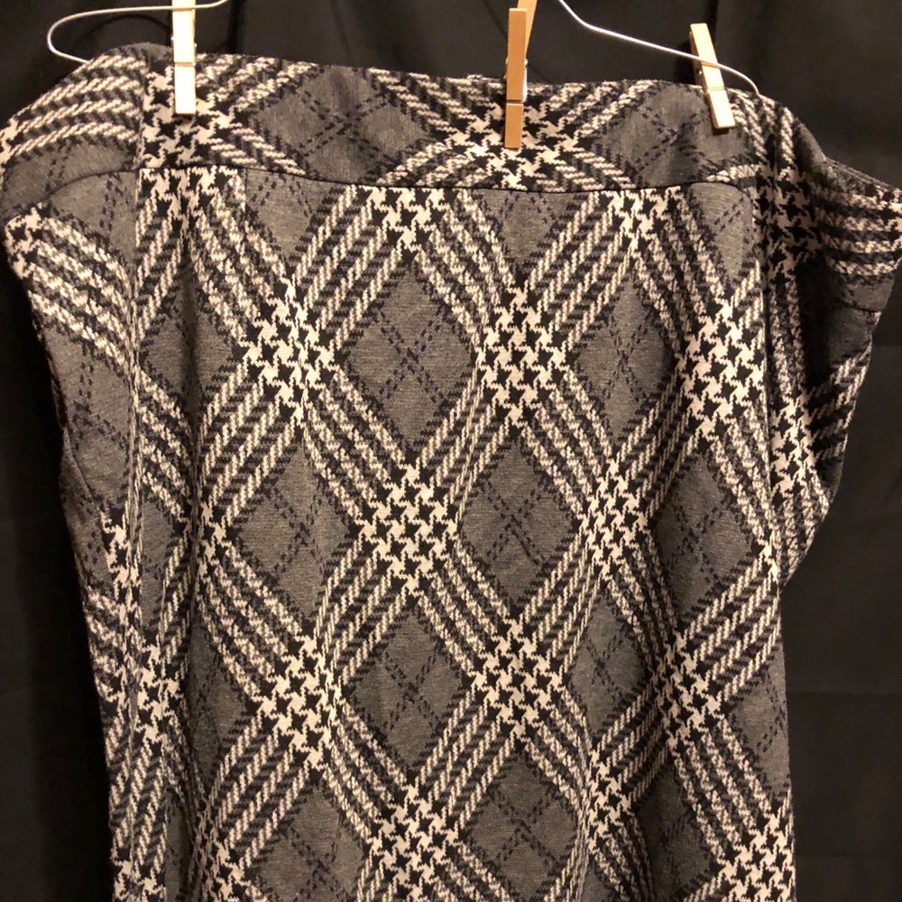 LANE BRYANT Skirt PLUS 28 4X Gray, black, white